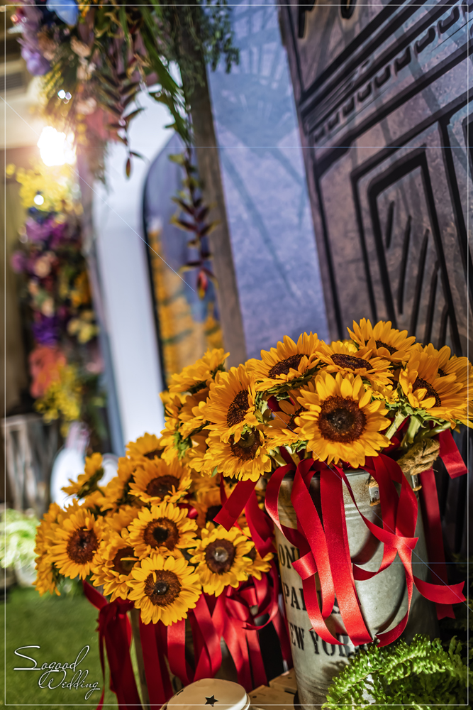 桃園中壢婚禮佈置,尊爵國際廳婚禮佈置,梵谷向日葵婚禮,奇幻花園婚禮,繽紛花店婚禮,熱帶夏夜婚禮,主題婚禮客制設計,Sogood Wedding