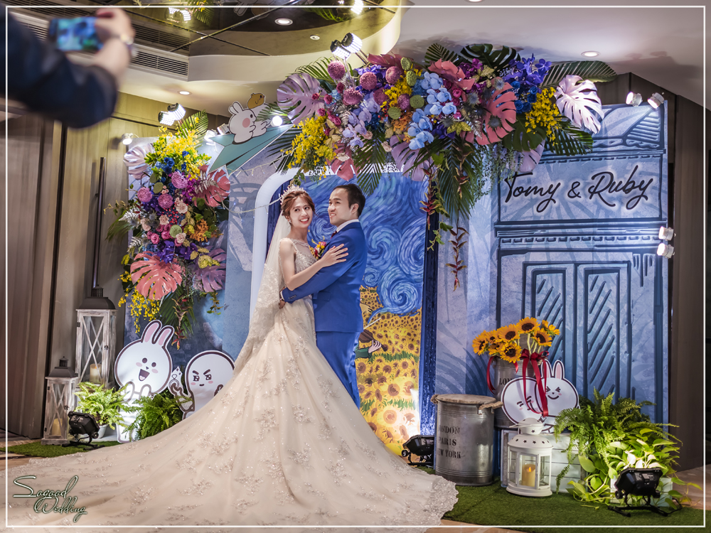 桃園中壢婚禮佈置,尊爵國際廳婚禮佈置,梵谷向日葵婚禮,奇幻花園婚禮,繽紛花店婚禮,熱帶夏夜婚禮,主題婚禮客制設計,Sogood Wedding